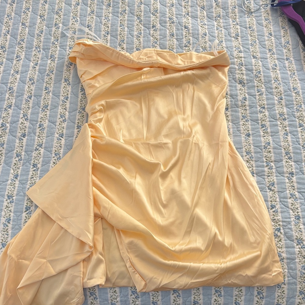 Elegant silky yellow dress (like a tube top)